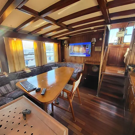 Hotel na wodzie Bateau Pirate *