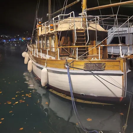 Bateau Pirate Hotel en barco