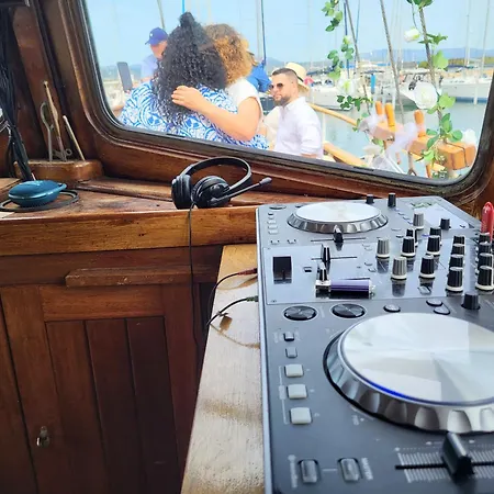 Bateau Pirate Hotel en barco *