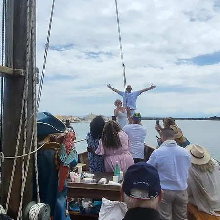 Hotel en barco Bateau Pirate Crespinet